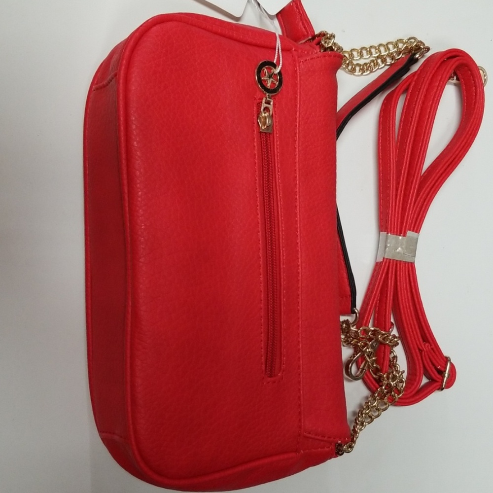 Red purse with gold chain strap. Very cute. - Picture 8 of 8